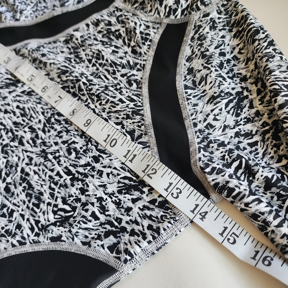 Lululemon Suns Out Rash Guard Mini Ripple White Seal Grey/Black - Picture 11 of 16